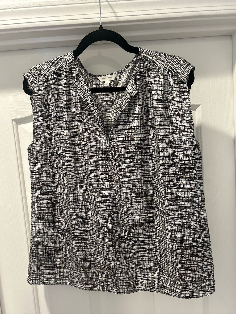 Banana Republic Black & White Blouse